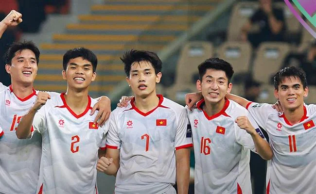 Hình ảnh đội ngũ hỗ trợ khách hàng chuyên nghiệp, luôn sẵn sàng giải đáp mọi thắc mắc 24/7